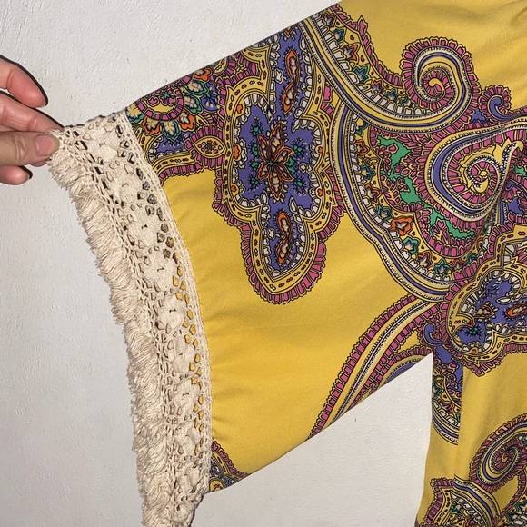 Coco and Main yellow paisley tunic blouse with crochet accent sleeve. Size M. - Picture 3 of 4